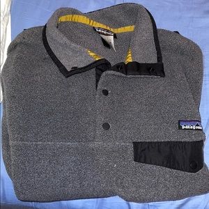 Men’s medium Patagonia pullover